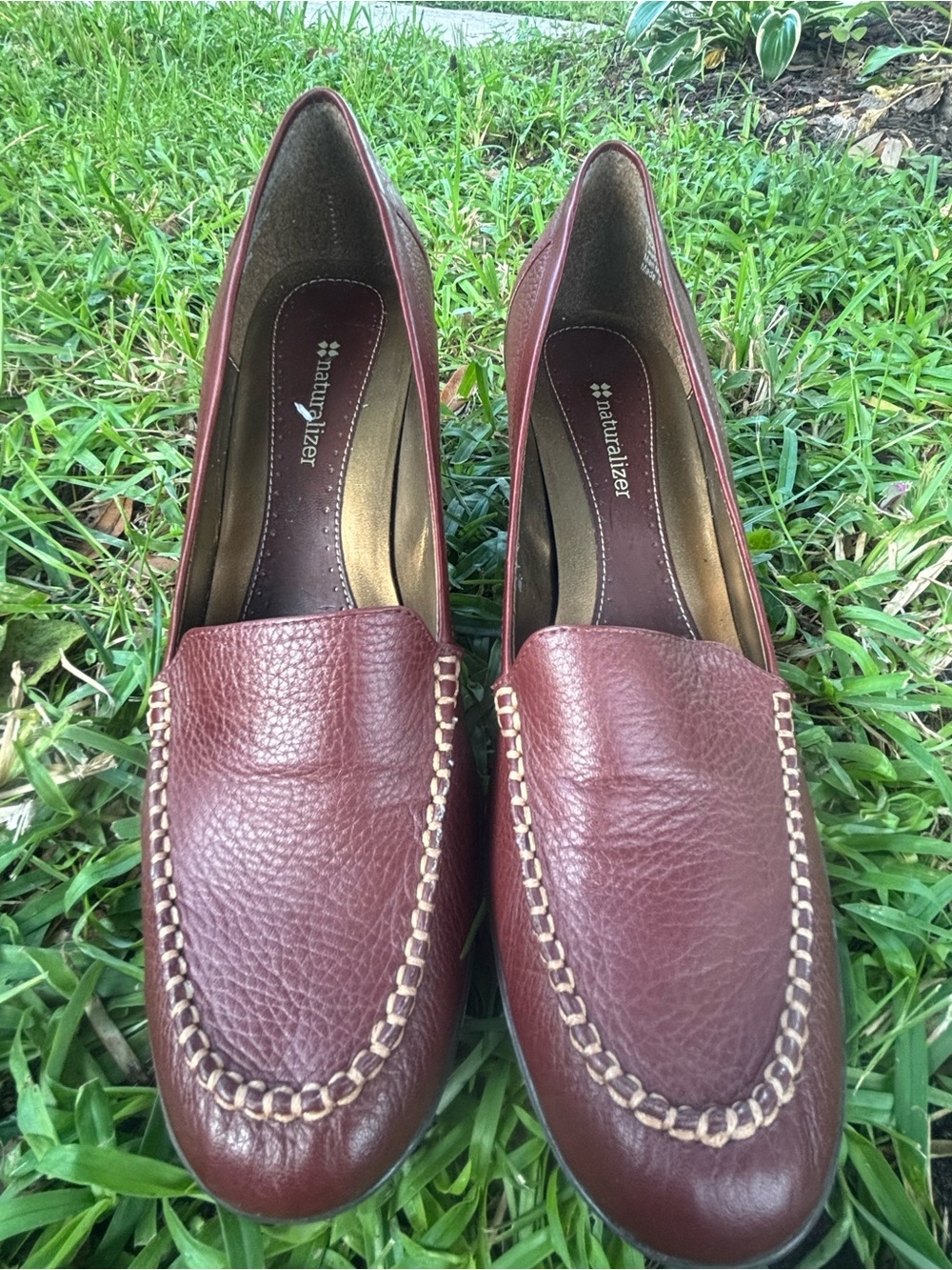 Naturalizer Women's Wine Leather Slip-On Loafers Size 10